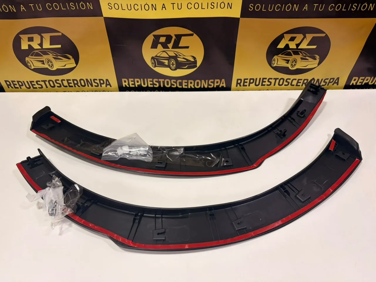 Moldura tapabarro trasera derecha corta, foto 1 de 7
