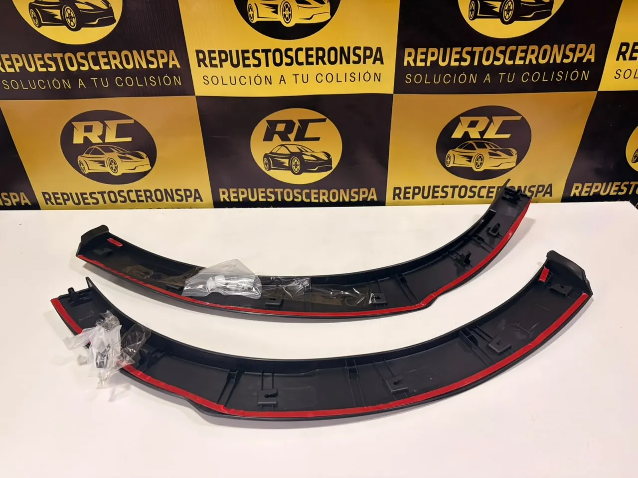 Moldura tapabarro trasera derecha corta, foto 4 de 7