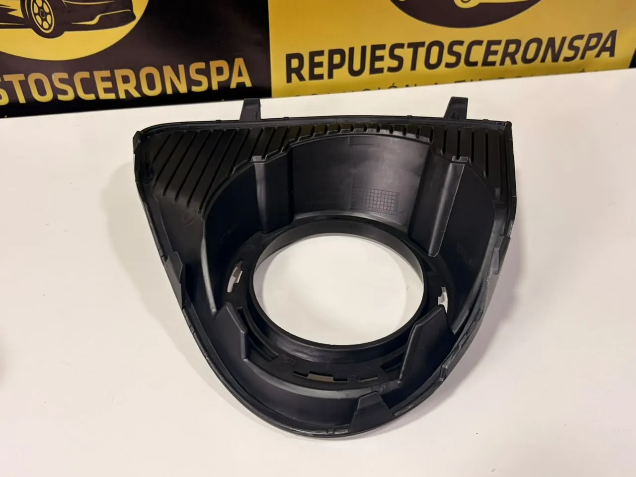Bisel de faro antiniebla delantera izquierdo, foto 3 de 7