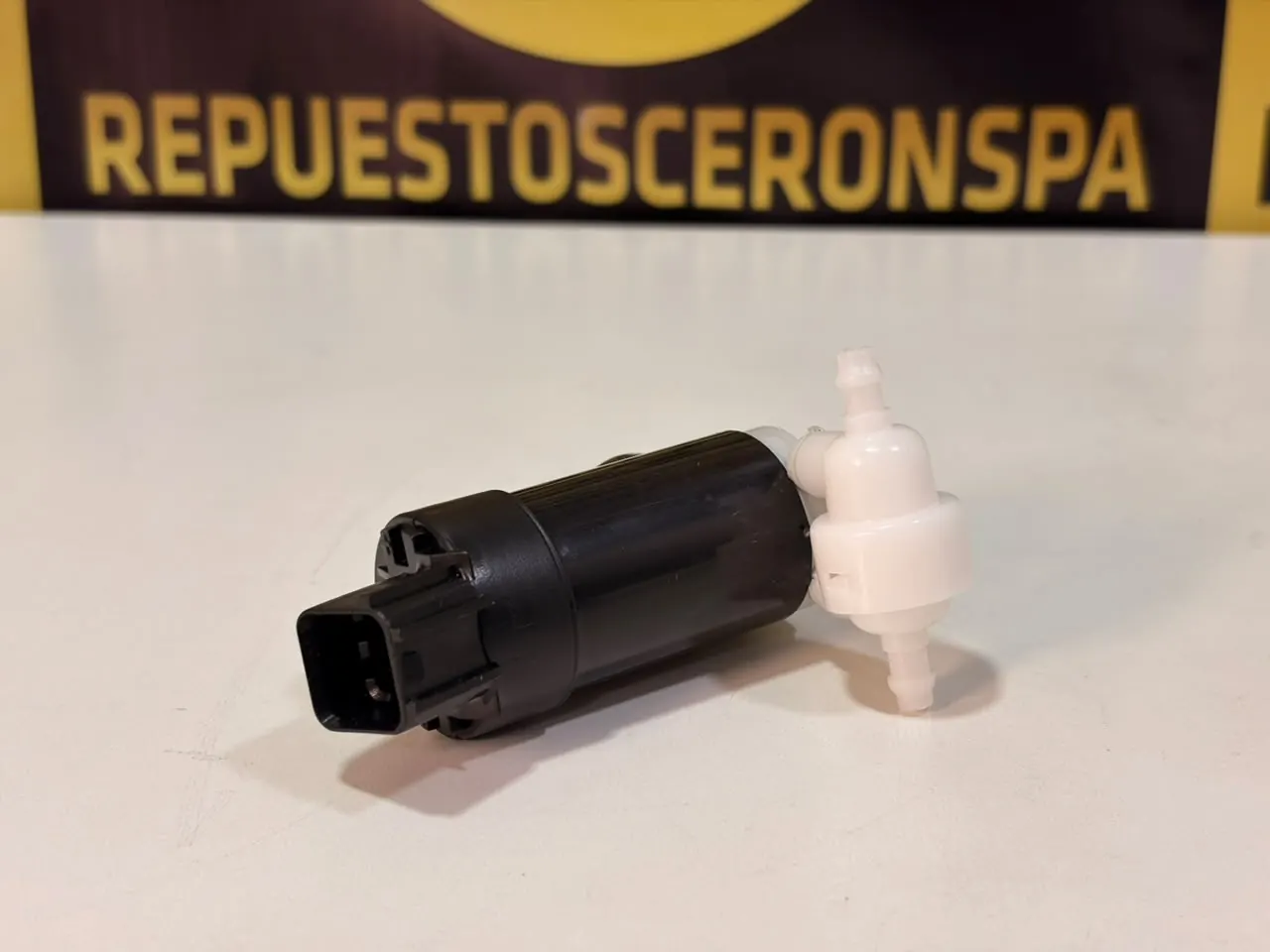 Bomba de limpiaparabrisas (salida blanca), foto 5 de 6