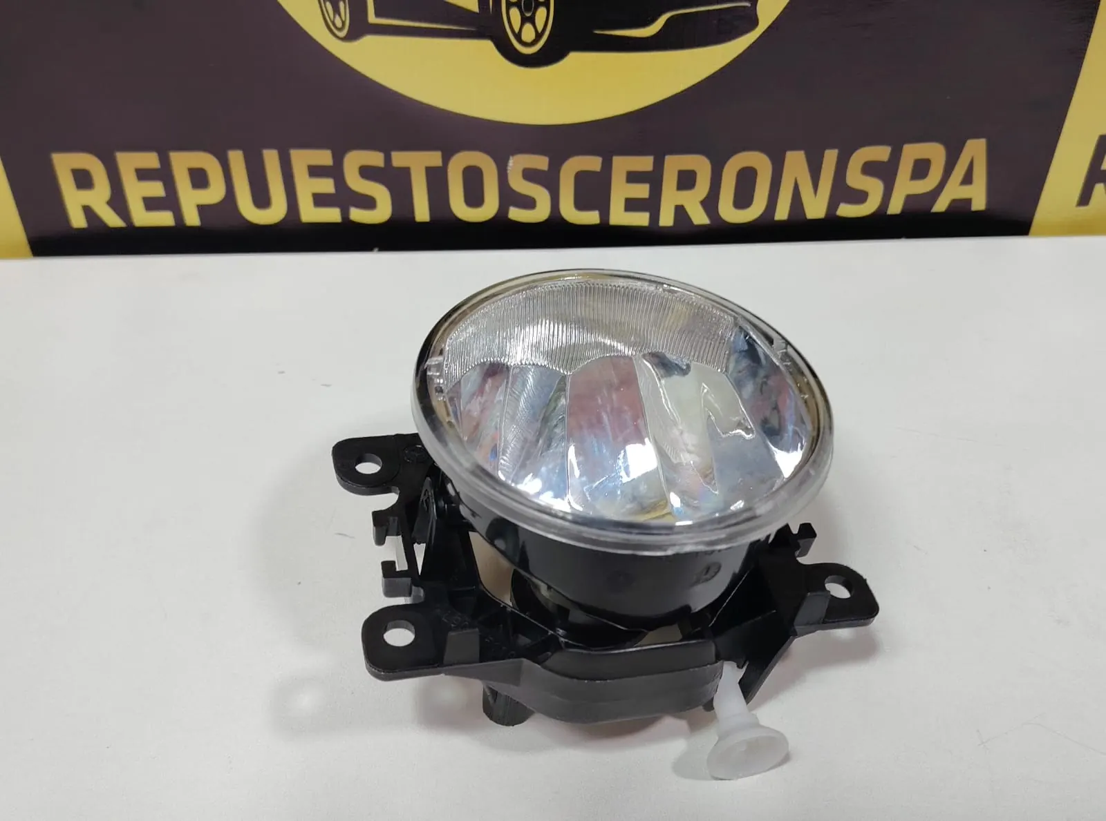 Neblinero delantero izquierdo, foto 1 de 2